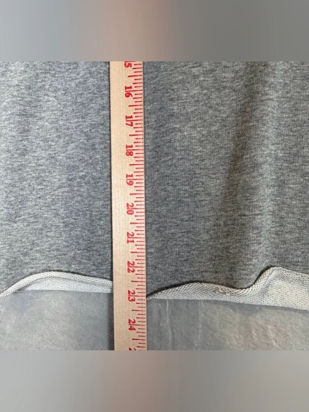 EVEREVE
M
Gray Raw Hem Polo Collar Long Sleeve
sweatshirt
EUC - Picture 6 of 7